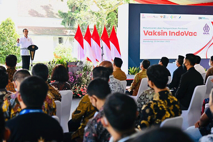 Presiden Joko Widodo meluncurkan vaksin Covid-19 buatan Bio Farma, IndoVac, di Pabrik PT Bio Farma (Persero), Kota Bandung, Provinsi Jawa Barat.