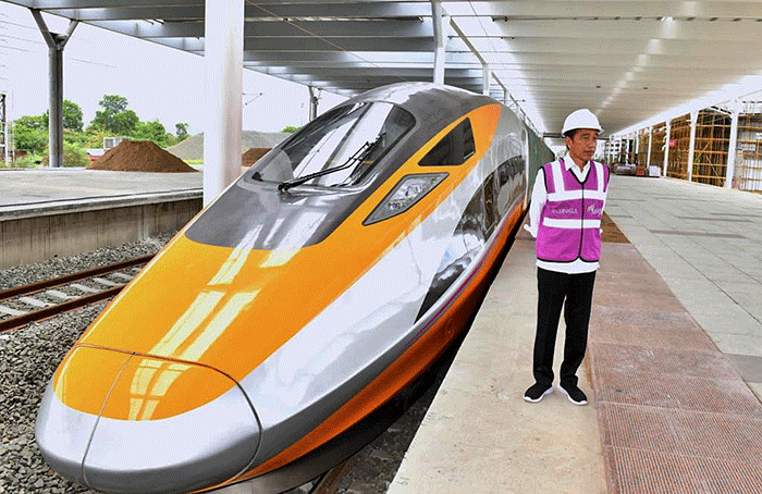Presiden Joko Widodo meninjau proyek Kereta Cepat Jakarta Bandung di Stasiun Tegal Luar, Bandung, Jawa Barat, Kamis (13/10/2022).