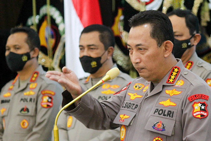 Teddy akan diperiksa lebih lanjut oleh Propam Polri terkait dugaan pelanggaran etik dengan ancaman pemecatan, serta diproses secara pidana.