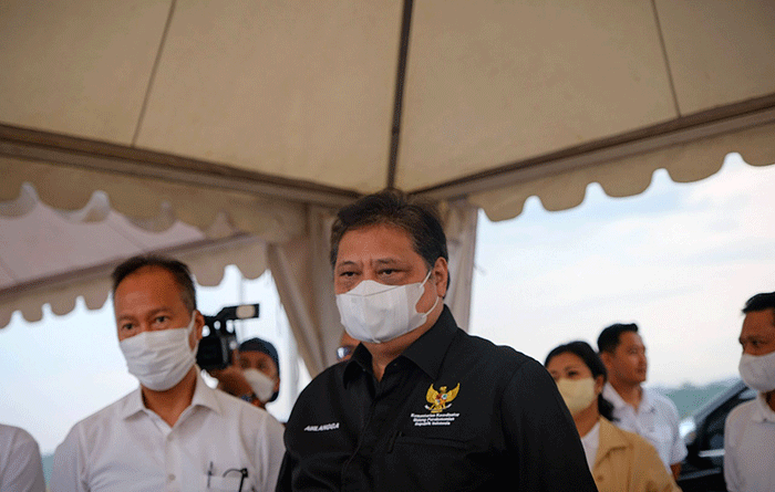 Menko Airlangga Hartarto melakukan kunjungan ke KIT Batang di Desa Ketanggan, Kecamatan Gringsing, Kabupaten Batang, Jawa Tengah, Kamis (13/10/2022).