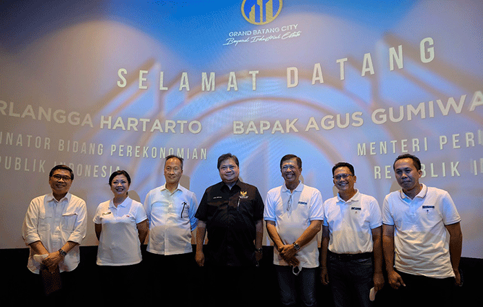 Menko Airlangga Hartarto melakukan kunjungan ke KIT Batang di Desa Ketanggan, Kecamatan Gringsing, Kabupaten Batang, Jawa Tengah, Kamis (13/10/2022).