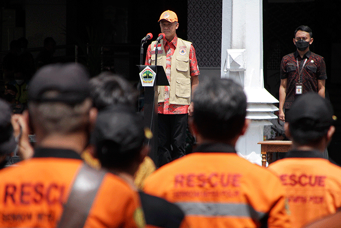 Gubernur Jateng Ganjar Pranowo memimpin Apel Kesiapsiagaan Menghadapi Ancaman Bencana di Jawa Tengah Pada Musim Hujan 2022-2023 di halaman Kantor Gubernur.