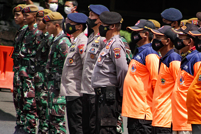 Gubernur Jateng Ganjar Pranowo memimpin Apel Kesiapsiagaan Menghadapi Ancaman Bencana di Jawa Tengah Pada Musim Hujan 2022-2023 di halaman Kantor Gubernur.