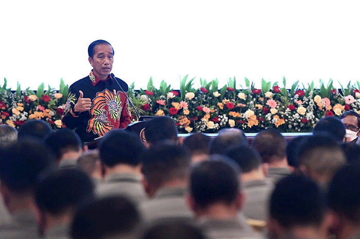 Presiden Joko Widodo melakukan pertemuan dengan jajaran Kepolisian Negara Republik Indonesia (Polri) di Istana Negara, Jakarta, Jumat (14/10/2022).