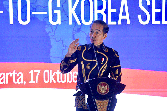 Presiden Joko Widodo melepas pekerja migran Indonesia (PMI) skema government to government (G to G) ke Korea Selatan di Hotel El Royale, Jakarta.