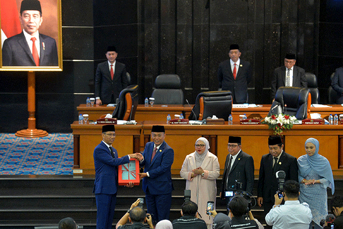 Penjabat (Pj) Gubernur DKI Jakarta Heru Budi Hartono saat menghadiri rapat paripurna DPRD DKI Jakarta di ruang Rapat Paripurna DPRD DKI Jakarta.