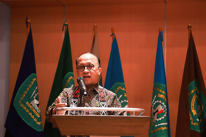 Sekjen Anwar Kemenaker memberikan Kuliah Umum bertema 