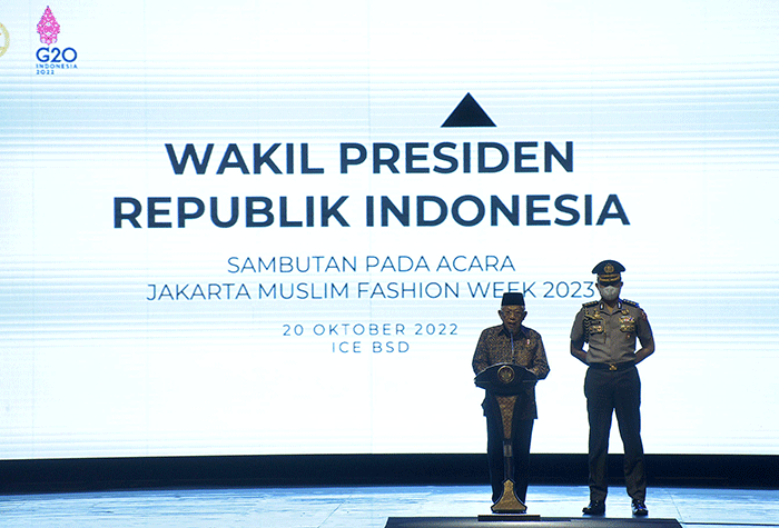Wakil Presiden Ma'ruf Amin memberikan sambutan dalam pembukaan Jakarta Muslim Fashion Week (JMFW) 2023 di ICE, BSD City, Banten, Kamis (20/10/2022).