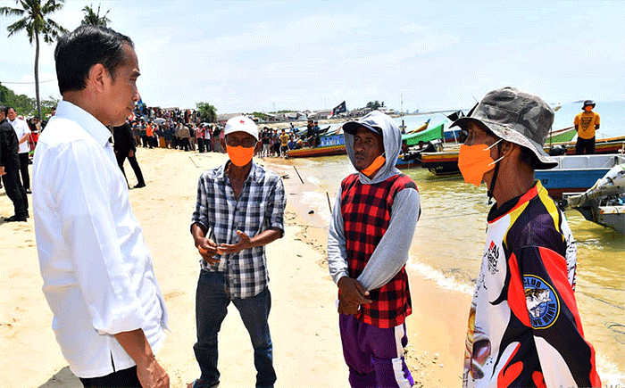 Presiden Joko Widodo mengunjungi Kampung Nelayan Tanjung Laut sekaligus berdialog dengan para nelayan di Kabupaten Bangka Barat.