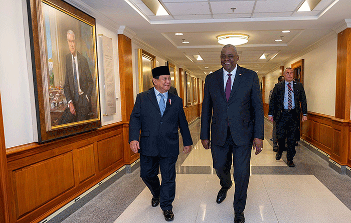 Menteri Pertahanan Prabowo Subianto melaksanakan pertemuan dengan Menteri Pertahanan Amerika Serikat Lloyd J. Austin III di Gedung Pentagon.