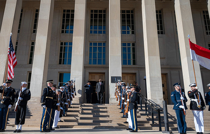 Menteri Pertahanan Prabowo Subianto melaksanakan pertemuan dengan Menteri Pertahanan Amerika Serikat Lloyd J. Austin III di Gedung Pentagon.