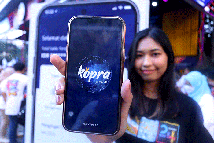 Peluncuran layanan Kopra Mobile App di sela-sela puncak peringatan HUT ke-24 Bank Mandiri pada Mandiri Karnaval 2022, di Senayan, Jakarta.