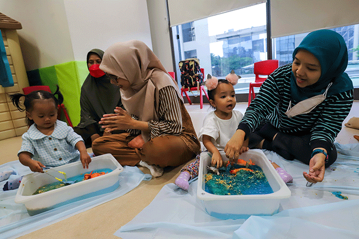Sejumlah ibu dan anak saat mengikuti wokshop parenting Edukasi Konservasi bertajuk 