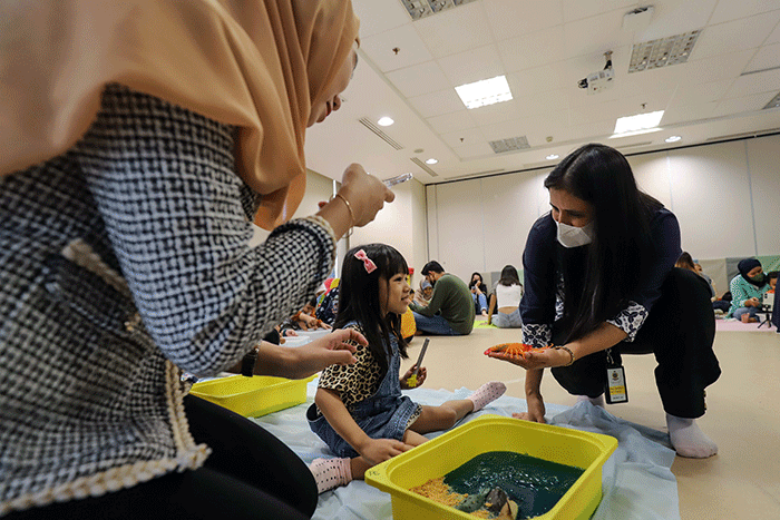 Sejumlah ibu dan anak saat mengikuti wokshop parenting Edukasi Konservasi bertajuk 