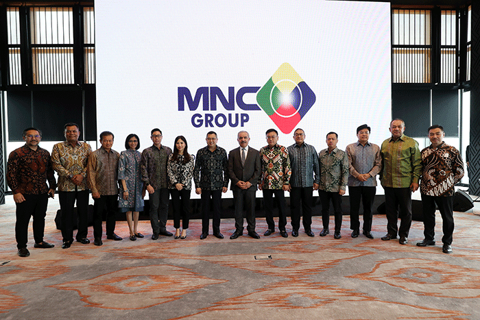 Executive Chairman MNC Group, Hary Tanoesoedibjo menggelar pertemuan dengan Perdana Menteri (PM) Palestina Mohammad IM Shtayyeh di Hotel Park Hyatt.