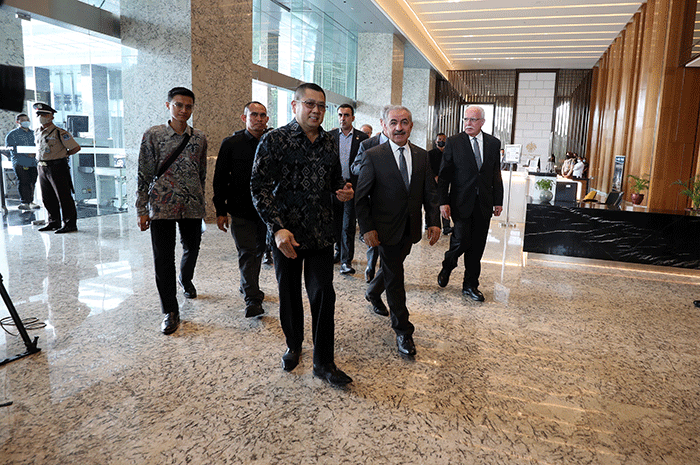 Executive Chairman MNC Group, Hary Tanoesoedibjo menggelar pertemuan dengan Perdana Menteri (PM) Palestina Mohammad IM Shtayyeh di Hotel Park Hyatt.