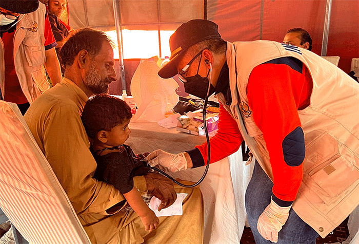 Tim medis Indonesia kembali memberikan pelayanan kesehatan kepada para penyintas yang terkonsentrasi di tent city Bin Qasim, Distrik Malir, Provinsi Sindh.