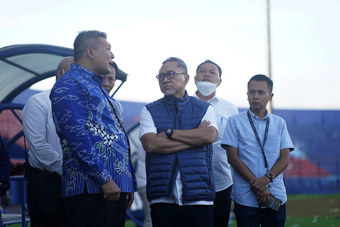 Menteri Perdagangan (Mendag) Zulkifli Hasan menyempatkan diri mendatangi stadion Kanjuruhan, Malang, Jawa Timur, Jumat (28/10/2022).