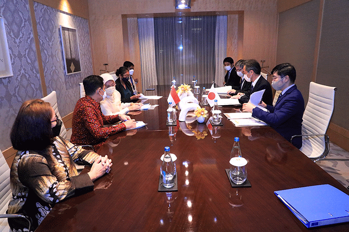 Menteri Ketenagakerjaan Ida Fauziyah melakukan pertemuan bilateral dengan Wakil Menteri Tenaga Kerja, dan Kesejahteraan Jepang, Yoji Kobayashi.