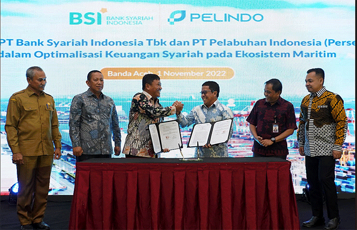 Penandatanganan Perjanjian Kerja Sama BSI dengan Pelindo terkait layanan jasa perbankan melalui sistem host to host di Banda Aceh, Selasa (1/11/2022).