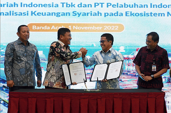 Penandatanganan Perjanjian Kerja Sama BSI dengan Pelindo terkait layanan jasa perbankan melalui sistem host to host di Banda Aceh, Selasa (1/11/2022).