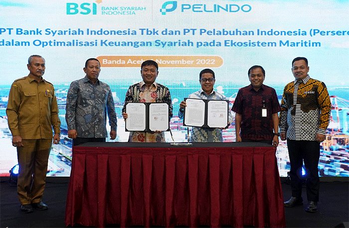 Penandatanganan Perjanjian Kerja Sama BSI dengan Pelindo terkait layanan jasa perbankan melalui sistem host to host di Banda Aceh, Selasa (1/11/2022).