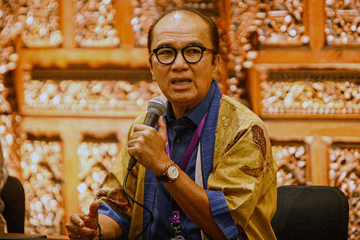 Co-chairs Music 20 (M20) Triawan Munaf, Ketua Panitia M20 Tantowi Yahya, Candra Darusman dan Kadri Mohamad berfoto usai memberikan keterangan pers di TMII.