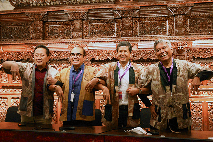 Co-chairs Music 20 (M20) Triawan Munaf, Ketua Panitia M20 Tantowi Yahya, Candra Darusman dan Kadri Mohamad berfoto usai memberikan keterangan pers di TMII.
