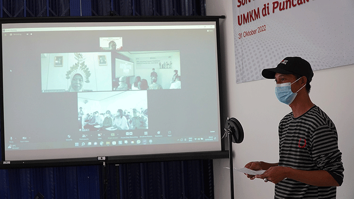 Soft Launching Program Pembinaan UMKM di Wilayah Puncak Dua, Jawa Barat, Senin (31/10/2022).