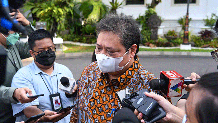 Presiden Joko Widodo menggelar rapat untuk membahas ketersediaan stok beras bersama sejumlah jajarannya di Istana Merdeka, Jakarta, Senin (31/10/2022).