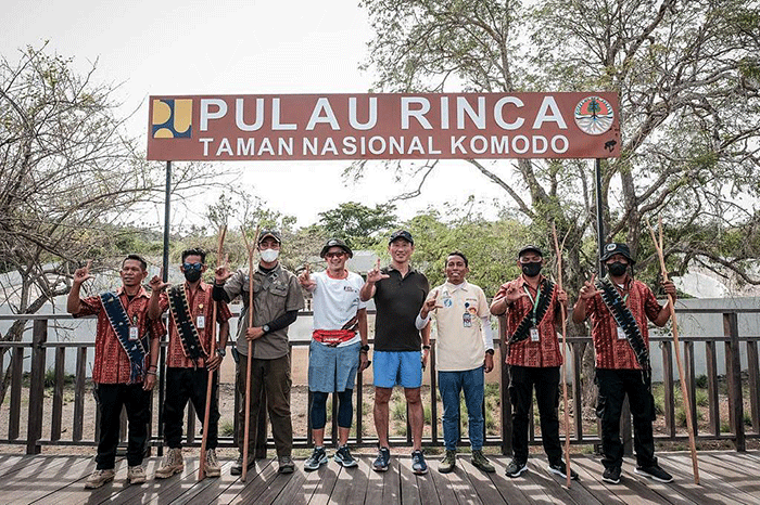 Menparekraf Sandiaga Salahuddin Uno bersama dengan Menteri Kesehatan Singapura Ong Ye Kung berwisata ke beberapa destinasi wisata di NTT.