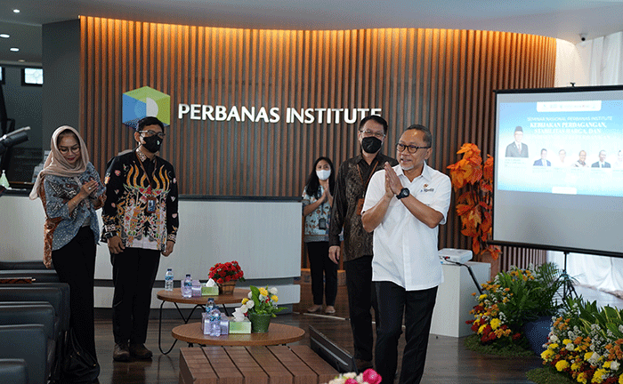 Mendag Zulkifli Hasan saat memberikan pidato kunci Seminar Nasional bertema “Kebijakan Perdagangan, Stabilitas Harga, dan Kondisi Industri Perbankan”.