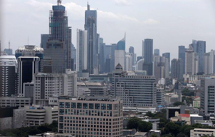 Gedung-gedung bertingkat terlihat dari ketinggian di kawasan Jakarta Pusat, Jumat (4/11/2022).
