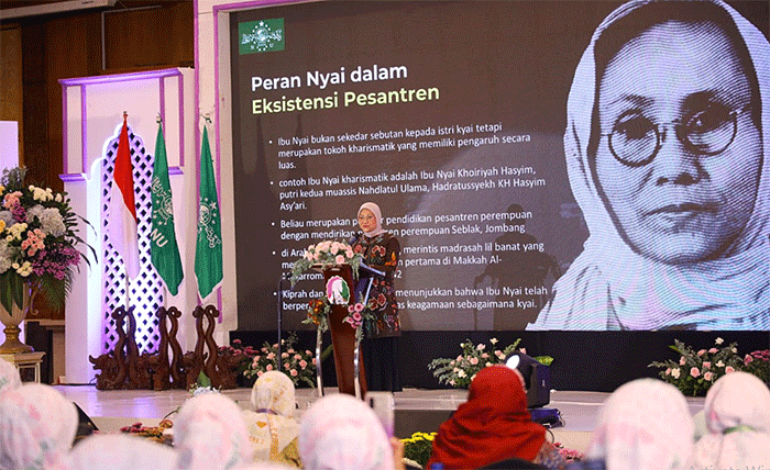 Menteri Ketenagakerjaan Ida Fauziyah memberikan paparannya saat acara Silaturahim Nasional ke-3 Bu Nyai Nusantara di Semarang, Jawa Tengah, Senin (7/11/2022).