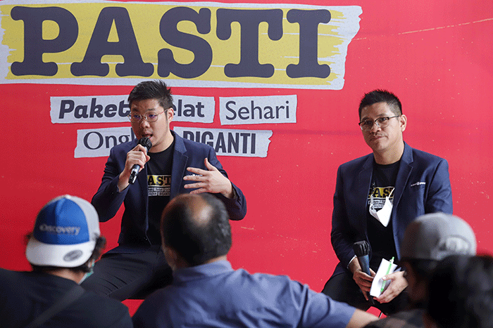 Peluncuran program Paket Telat Sehari Ongkir Diganti (PASTI) di kawasan Kemang, Jakarta Selatan, Selasa (8/11/2022).
