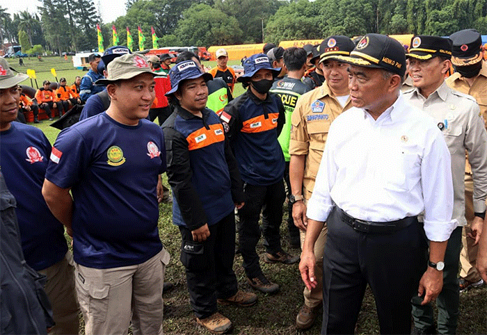 Apel Kesiapsiagaan dan Simulasi Penanganan Bencana Banjir bertempat di Danau Jambore, Depok, Jawa Barat, Rabu (9/11/2022).