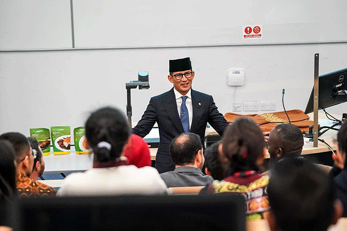 Menparekraf Sandiaga Salahuddin Uno menjadi pembicara dalam forum Kuliah Eksklusif di University of Surrey, London, Inggris, Selasa (8/11/2022).