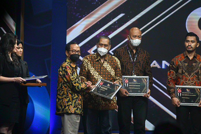 Penghargaan kategori Economic Development Initiatives dalam ajang Anugerah CSR IDX Channel 2022 di iNews Tower, Jakarta.