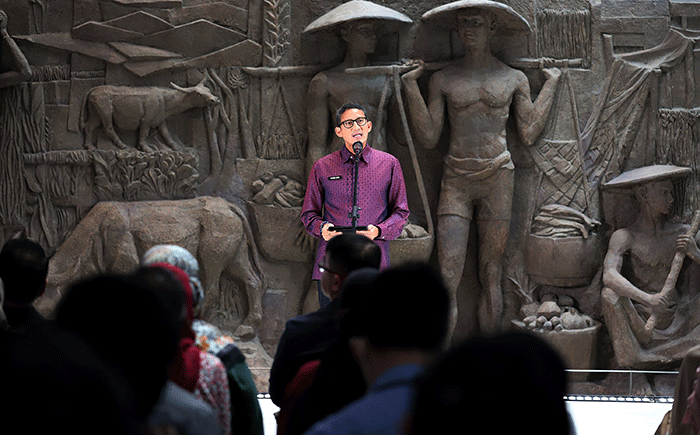 Menteri Pariwisata dan Ekonomi Kreatif Sandiaga Salahuddin Uno saat memberikan sambutan pada acara Road to Legendary Brand Festival.