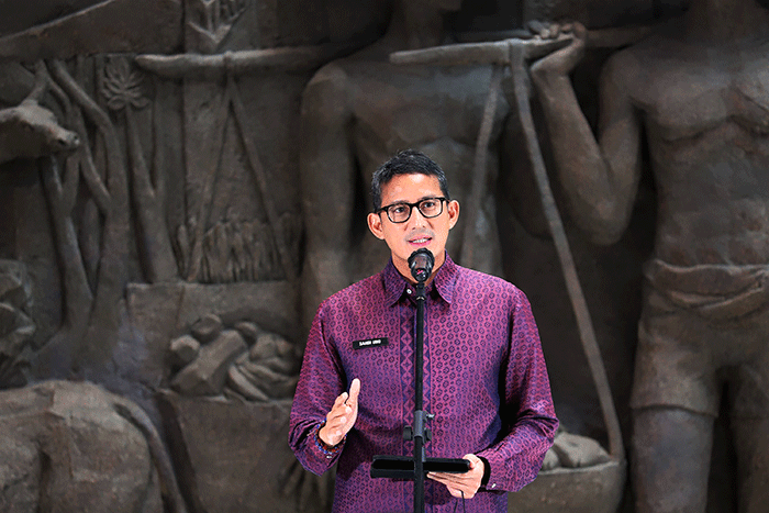 Menteri Pariwisata dan Ekonomi Kreatif Sandiaga Salahuddin Uno saat memberikan sambutan pada acara Road to Legendary Brand Festival.