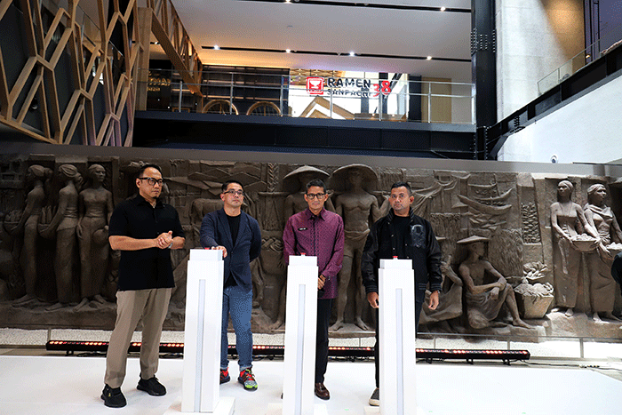 Menteri Pariwisata dan Ekonomi Kreatif Sandiaga Salahuddin Uno saat memberikan sambutan pada acara Road to Legendary Brand Festival.