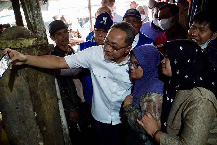 Menteri Perdagangan Zulkifli Hasan kembali melakukan sidak harga barang kebutuhan pokok di Pasar Tanjungsari, Sumedang, Jawa Barat, Jumat (11/11/2022).