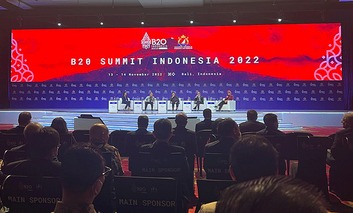 Sandiaga Salahuddin Uno turut hadir sekaligus memberikan materi terkait update kebangkitan sektor parekraf Indonesia dalam forum Business 20 (B20).