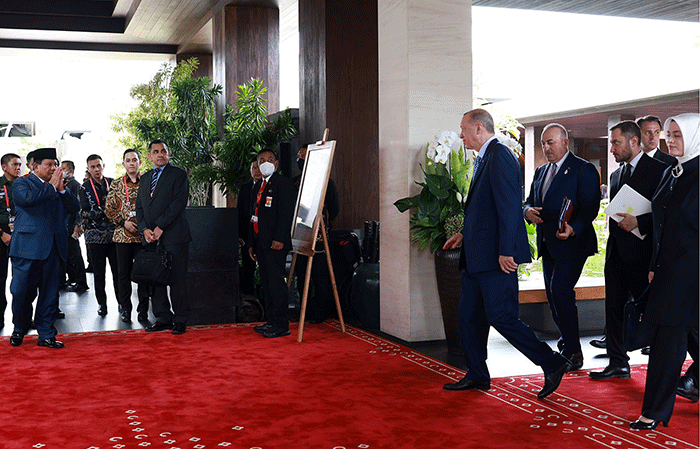 Menteri Pertahanan Prabowo Subianto mendampingi Presiden Joko Widodo dalam pertemuan Bilateral dengan Presiden Turki Recep Tayyip Erdogan di Nusa Dua.