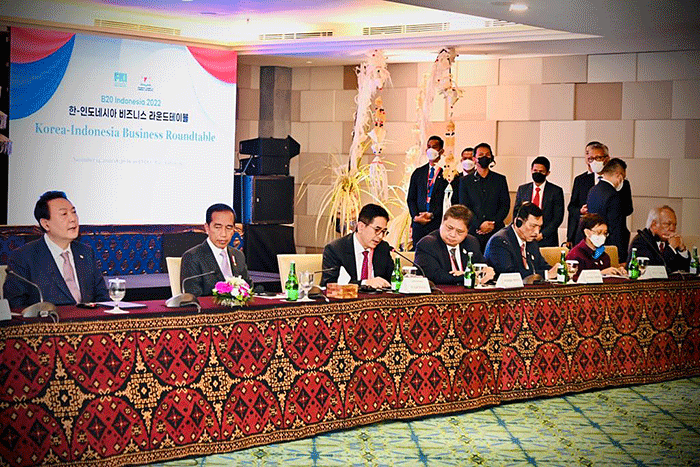 Di sela-sela acara B20, Presiden Joko Widodo menghadiri pertemuan dengan para pengusaha Republik Korea di Bali Nusa Dua Convention Center (BNDCC).