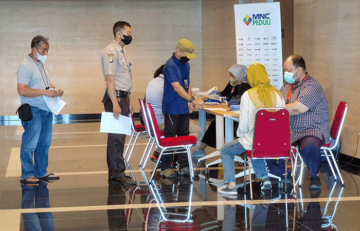 Ratusan karyawan MNC Group terlihat antusias saat mendonorkan darah di MNC Studios, Kebon Jeruk, Jakarta Barat, Rabu (16/11/2022).