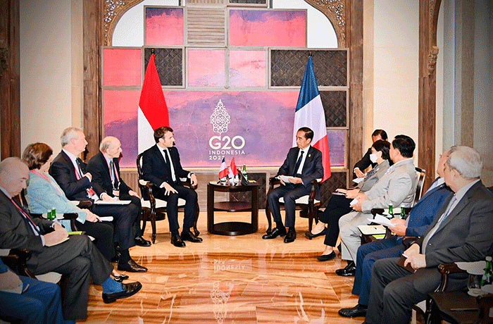 Di sela-sela penyelenggaraan KTT G20 Bali tahun 2022, Presiden Joko Widodo mengadakan pertemuan bilateral dengan Presiden Prancis, Emmanuel Macron.