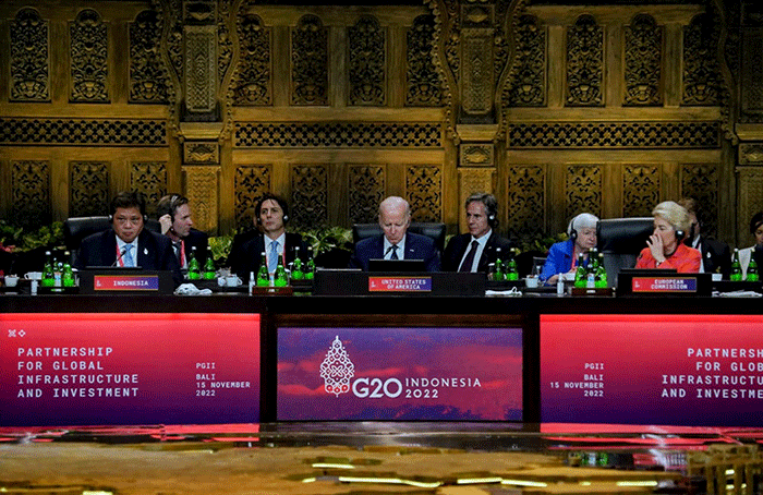 Menteri Koordinator Bidang Perekonomian Airlangga Hartarto mendampingi Presiden Joko Widodo saat bertemu dengan Presiden Amerika Serikat (AS) Joe Biden.