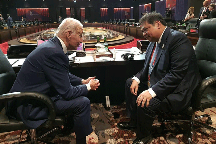 Menteri Koordinator Bidang Perekonomian Airlangga Hartarto mendampingi Presiden Joko Widodo saat bertemu dengan Presiden Amerika Serikat (AS) Joe Biden.