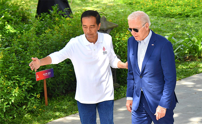Presiden Joko Widodo mengajak pemimpin negara G20 ke Taman Hutan Raya Bakau, di Denpasar Bali.